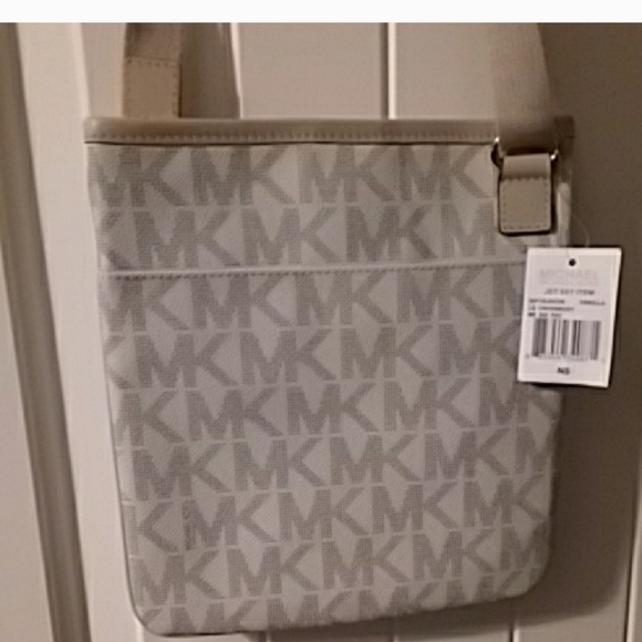 Michael Kors Crossbody Messenger Bag 10x9 New In Package - Picture 1 of 5